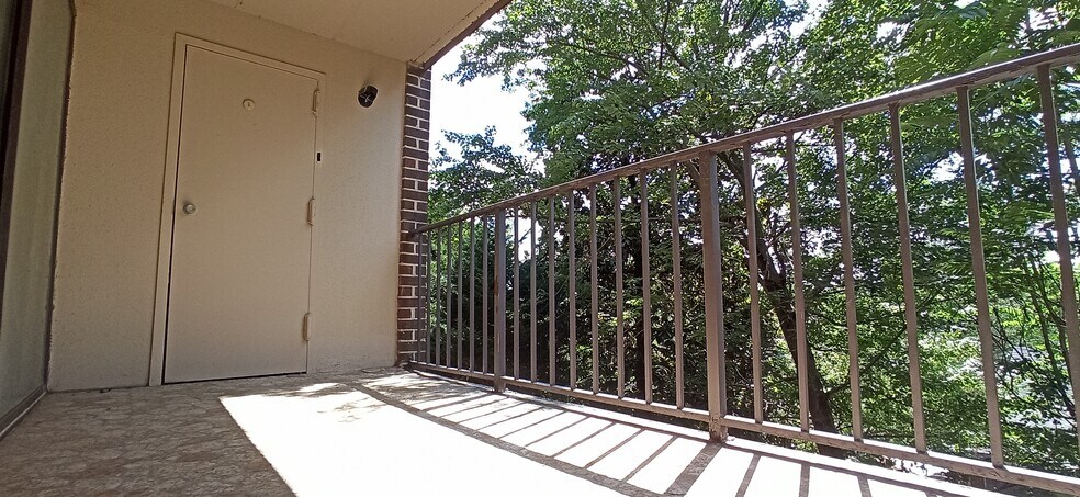 Building Photo - 124 Roberts Ln
