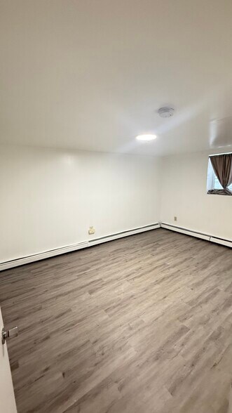 Building Photo - 9129 Newkirk Ave