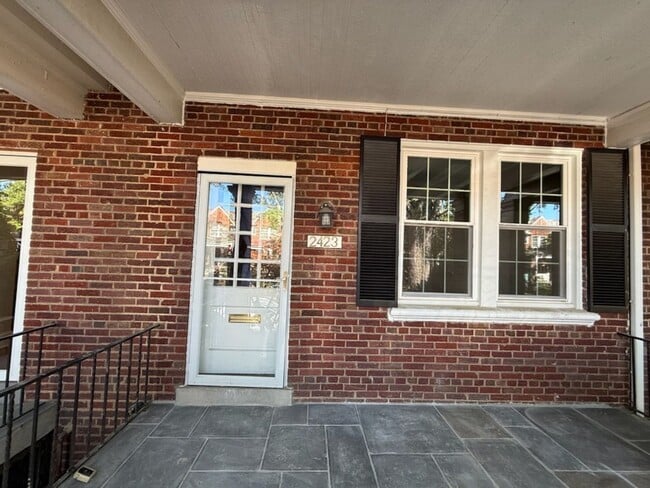 Building Photo - UPDATED 4/BR in Glover Park!
