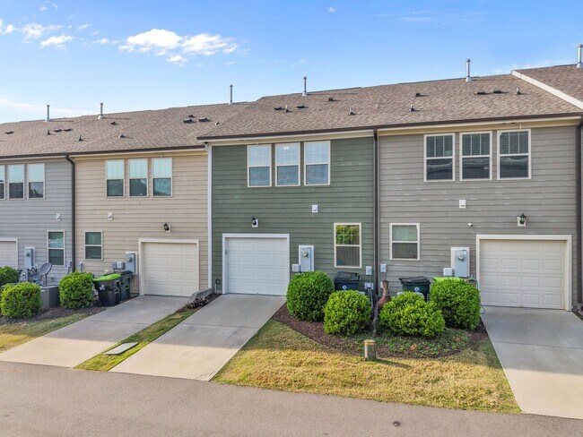 Building Photo - 3-Bedroom Home with Spacious Layout & Private Backyard in Wendell