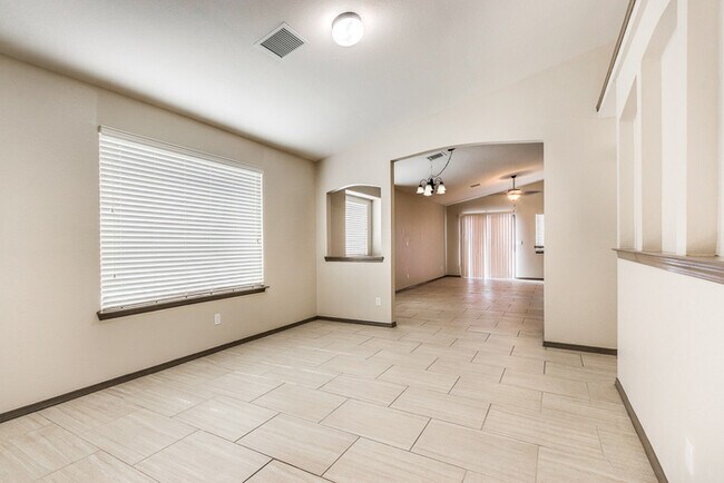 Building Photo - Home For Rent