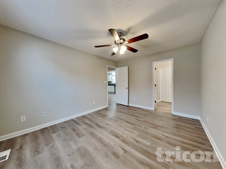 Building Photo - 1037 Cove Cir