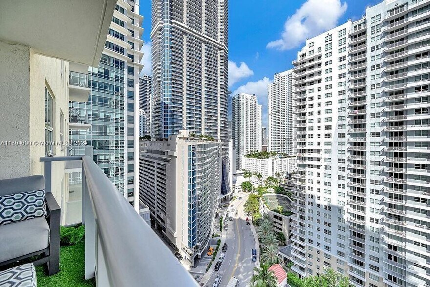 Building Photo - 1155 Brickell Bay Dr