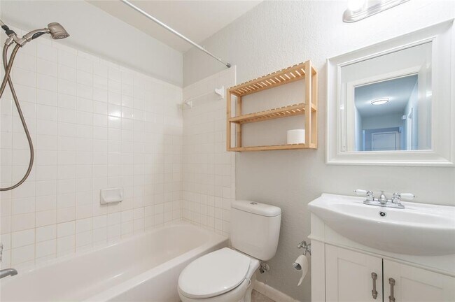 Building Photo - 7808 Clydesdale Dr
