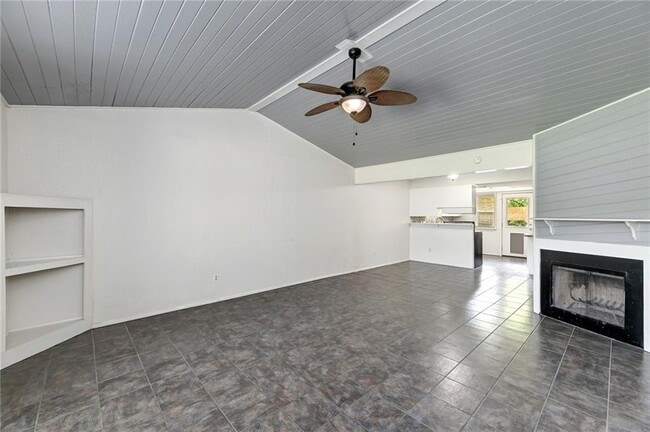 Building Photo - 5616 Oak Blvd