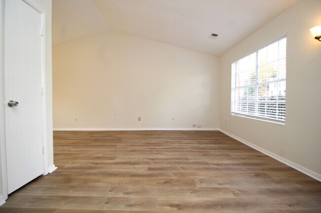 Building Photo - Location! Location! Location! Alpharetta