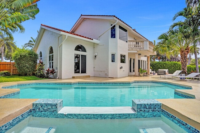 Building Photo - 923 Dogwood Dr