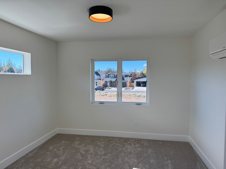 Building Photo - 20513 SE Dorset Pl