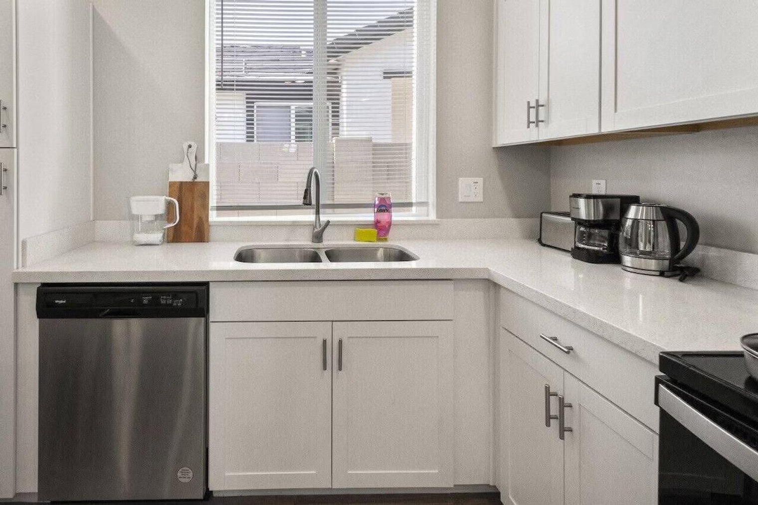 Building Photo - 6612 W Paradise Ln