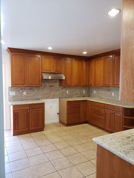 Building Photo - 3bed / 2 bath House for Rent in Monterey Park!