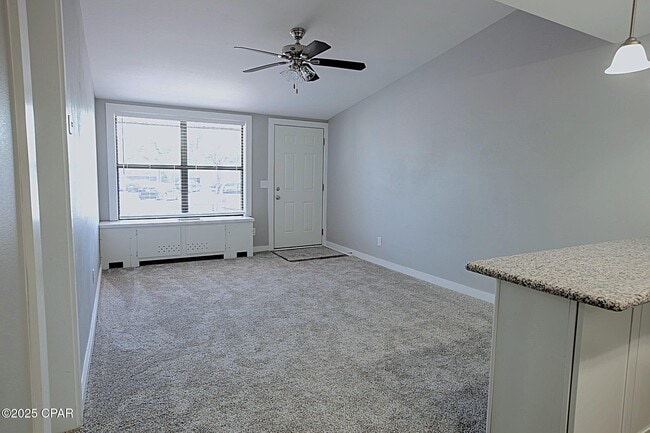 Building Photo - 425 E 19th St