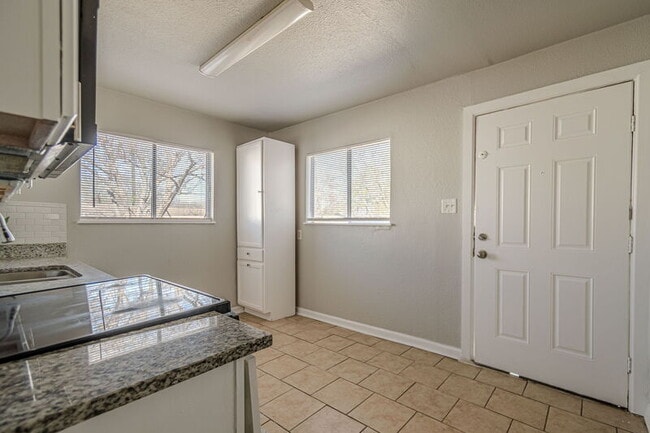 Building Photo - 2323 Arbor Pl