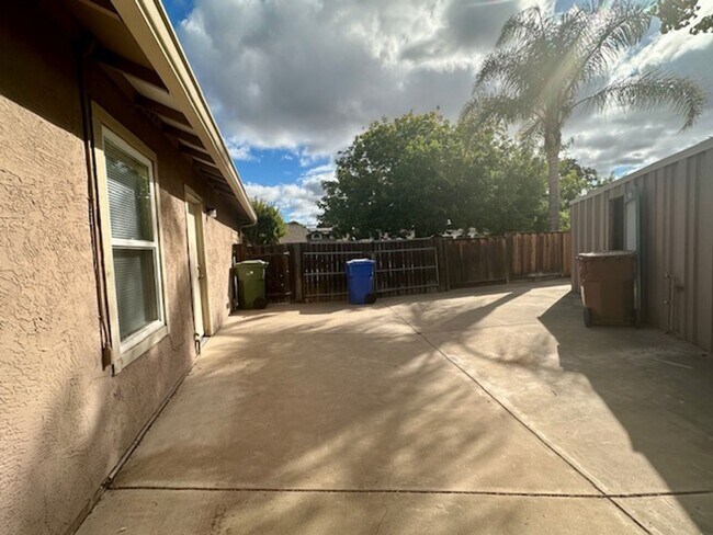 Building Photo - Single Story 3 Bed, 2 Bath in Brentwood