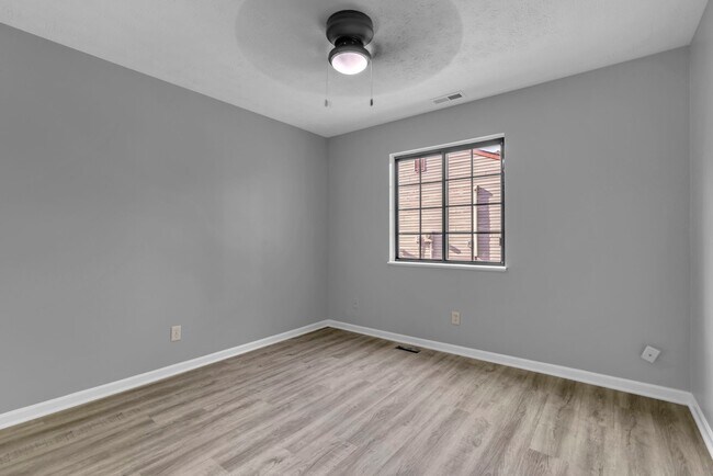 Building Photo - 833 Delray Dr