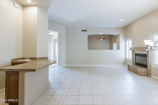 Building Photo - 7369 E Del Acero Dr