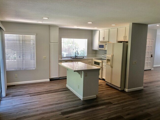 Building Photo - Charming 4-Bedroom, 3-Bath