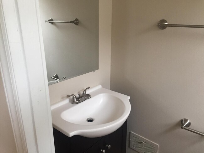 Building Photo - 5433 Dolphin Ln