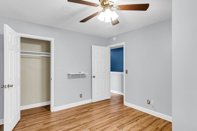 Building Photo - 206 Pine Shadow Dr
