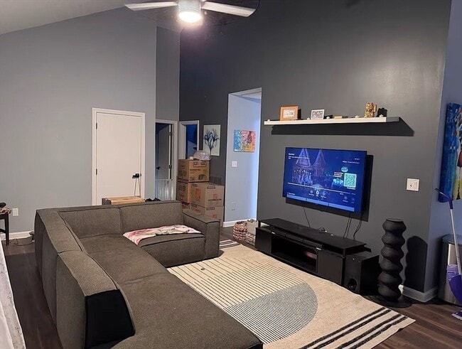 Building Photo - 30 E Bluff Rd