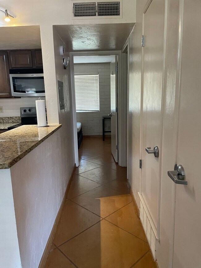 Building Photo - Pre-Leasing for August 1st!! Lovely 3 Bedroom Condo!! Close to the University of Arizona!! Perfec...