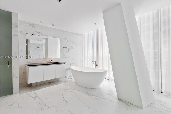 Building Photo - 1000 Biscayne Blvd