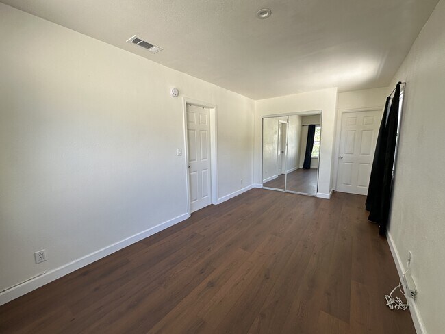 Building Photo - 12776 Ross Ave