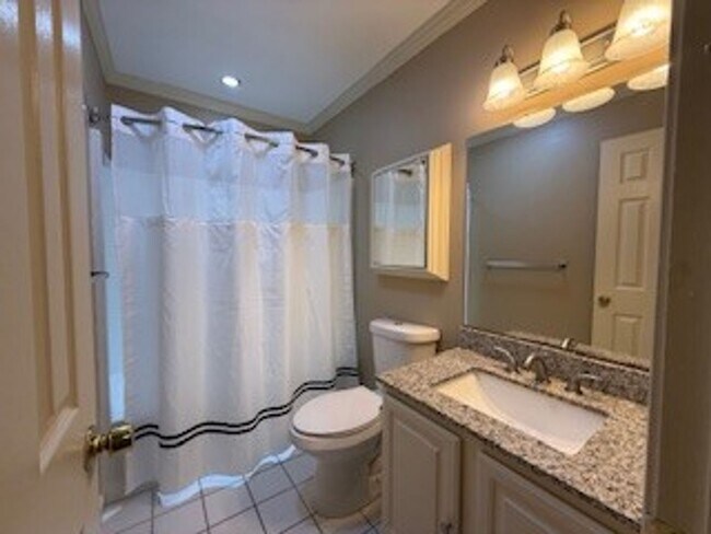 Building Photo - 4 Laura Dr