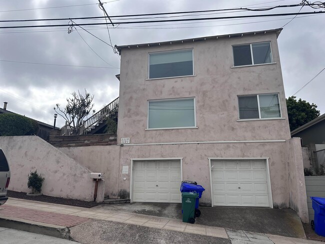 Primary Photo - 1121 W Redwood St