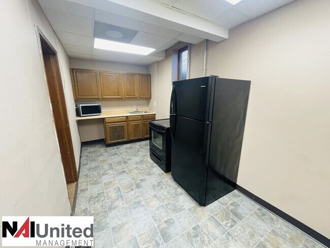 Building Photo - 220 S Fairmount St
