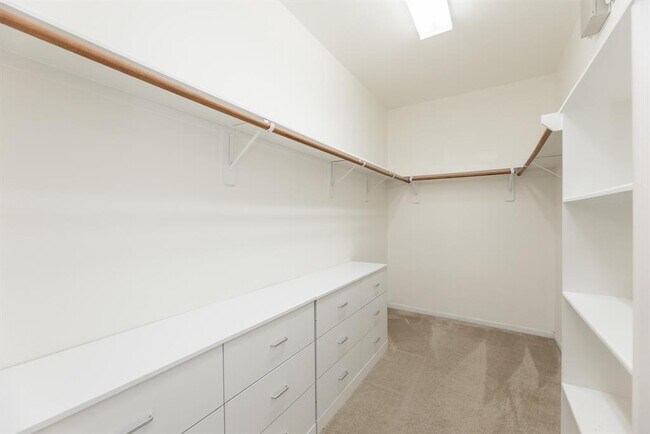 Building Photo - 25951 Ravenside Dr