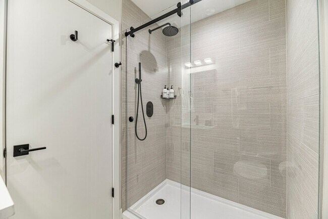 Building Photo - 2335 W Touhy Ave