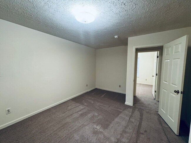 Building Photo - Great House on Wiggington Road