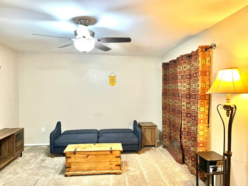 Building Photo - 1014 E Spence Ave