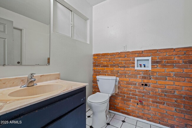 Building Photo - 13 E Desert Dr