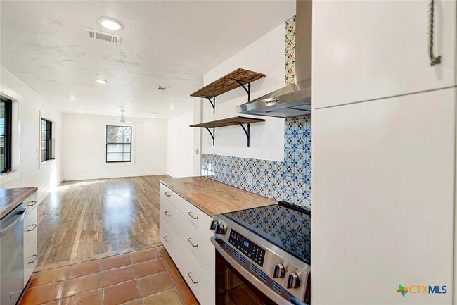 Building Photo - 510 Parkview Blvd