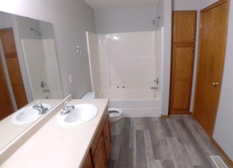 Building Photo - 10549 64th Way NE