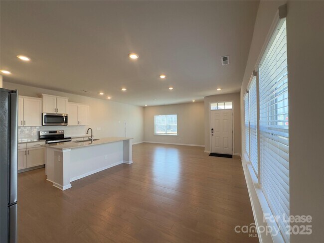 Building Photo - 403 Wescott St