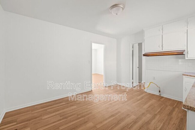 Building Photo - 416 Hearn Cir