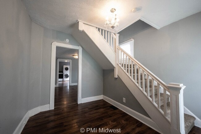Building Photo - Charming 2 Bed Duplex in Indianapolis with Spacious Layout and Prime Location!