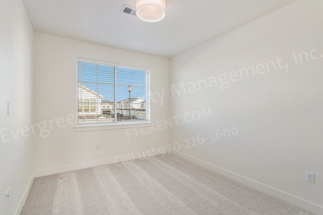 Building Photo - Beautiful Townhome in Kechter Farms!