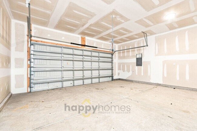 Building Photo - 4 Bedroom, 2.5 Bathroom in Cane Bay of Summerville