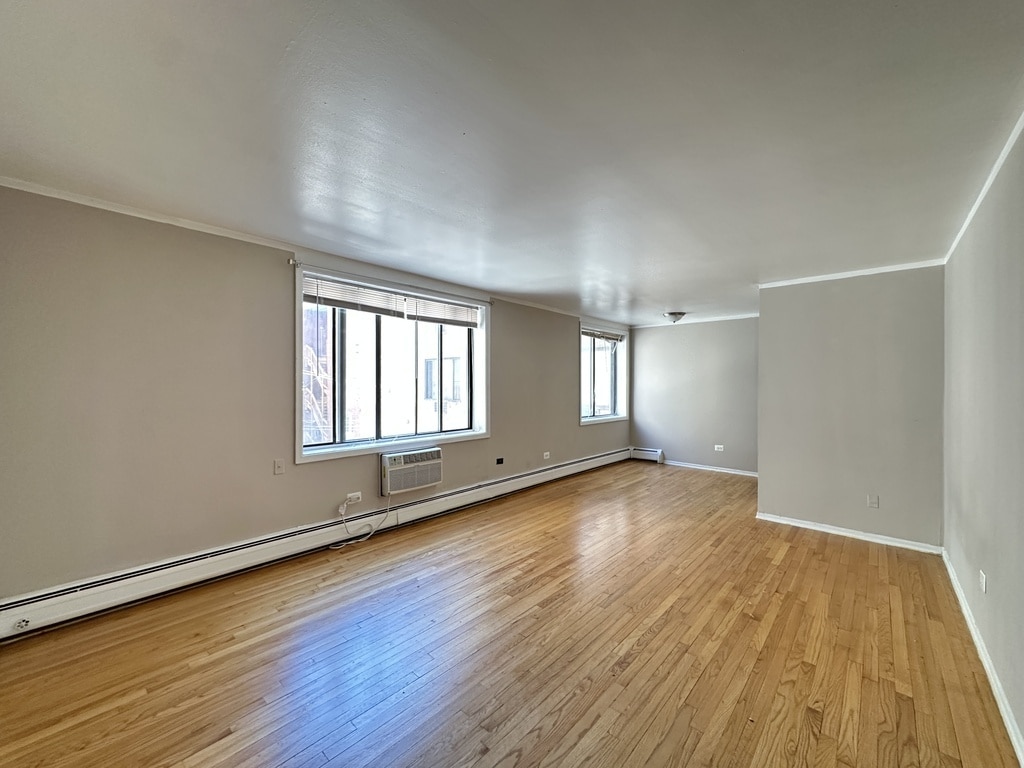 Building Photo - 1515 W Morse Ave