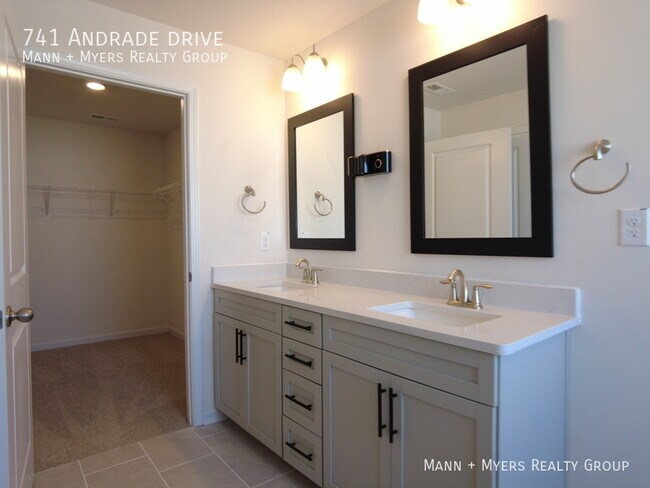 Building Photo - 741 Andrade Dr