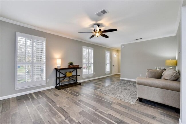 Building Photo - Charming North Austin 3x2.5