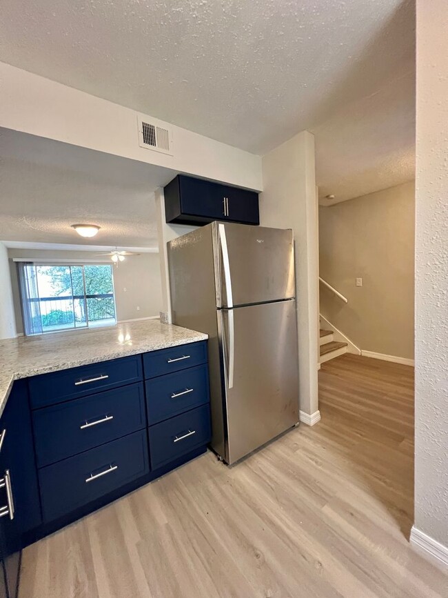 Building Photo - $1,581 - 2 Beds / 1.5 Baths - Condo - Comp...