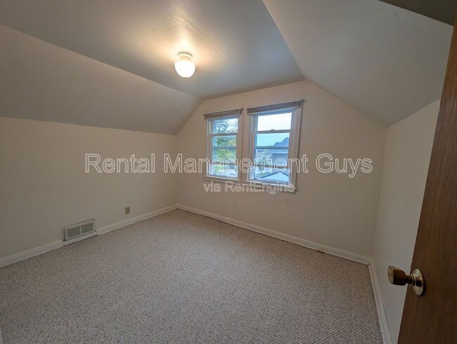 Building Photo - 5027 6th St NE