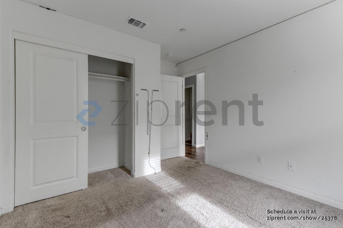 Building Photo - Unit