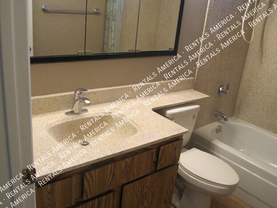 Building Photo - 1028 E Paradise Ln