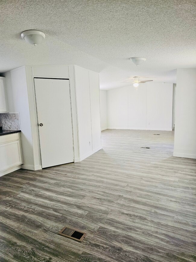 Building Photo - 3913 Carlyss Dr