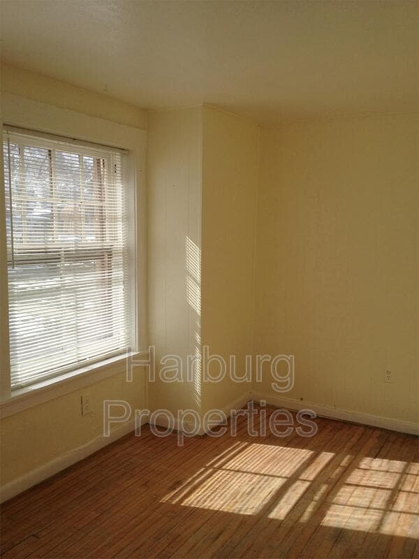 Building Photo - 852 Garfield Ave